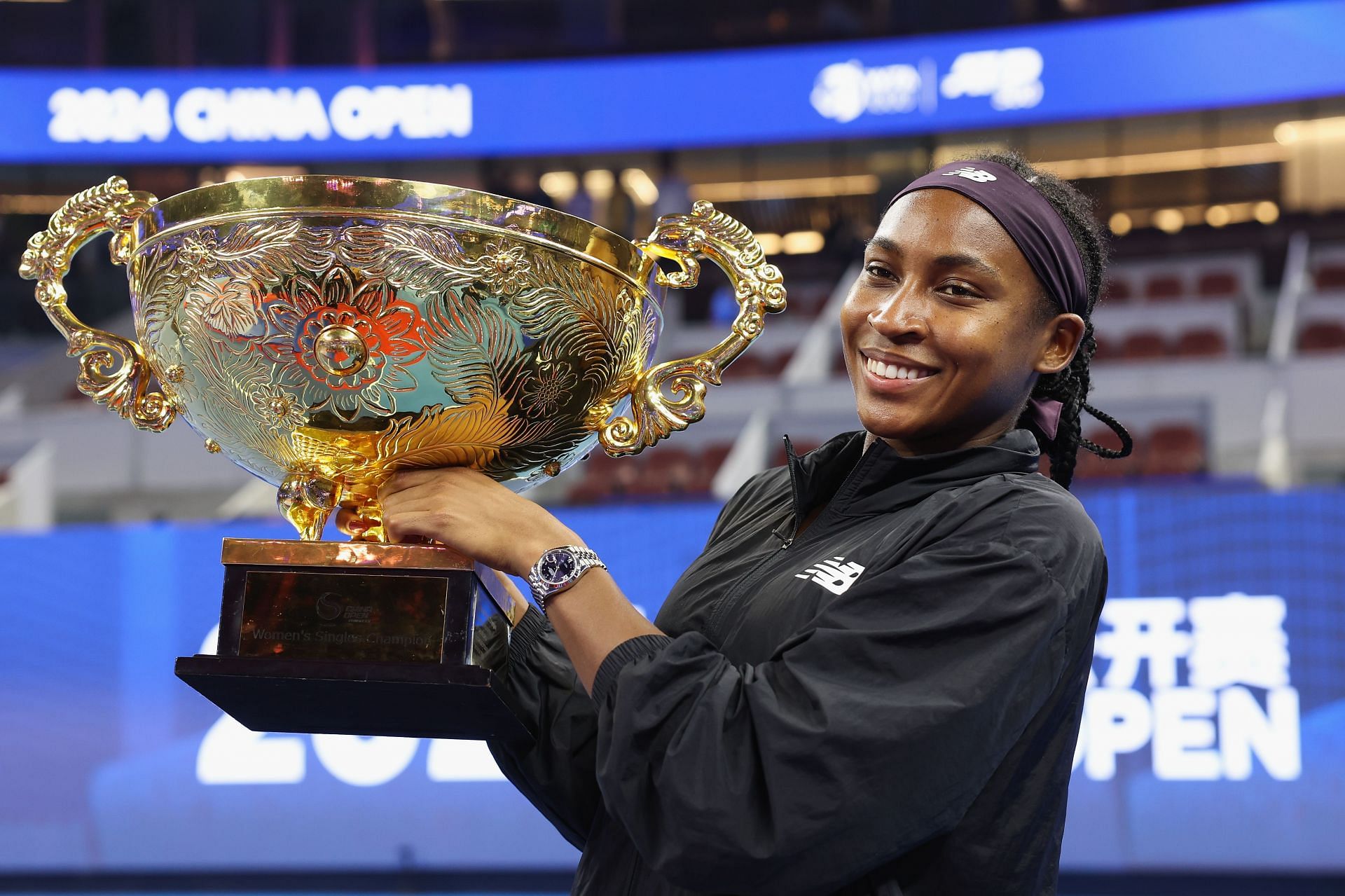 Coco Gauff celebrates with the 2024 China Open women's singles trophy (Source: Getty)